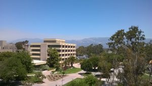Ausblick vom Büro Richtung der Berge von Santa Barbara.